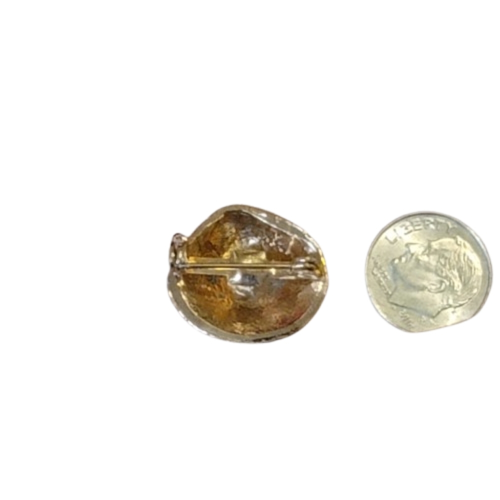Gold Shell Small Brooch Pin - Picture 2 of 4